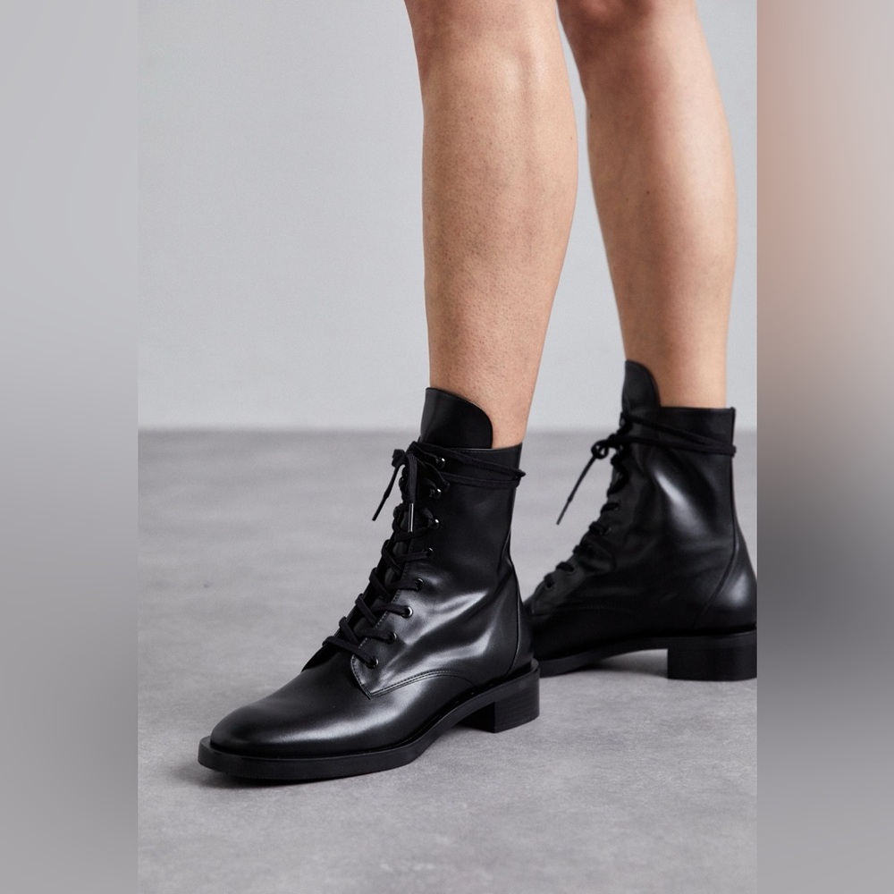 NIB Stuart Weitzman Stuart Weitzman Sondra Sleek Leather Bootie